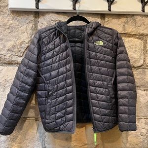 North face kids lightweight reversible hooded puffer jacket size M 10/12